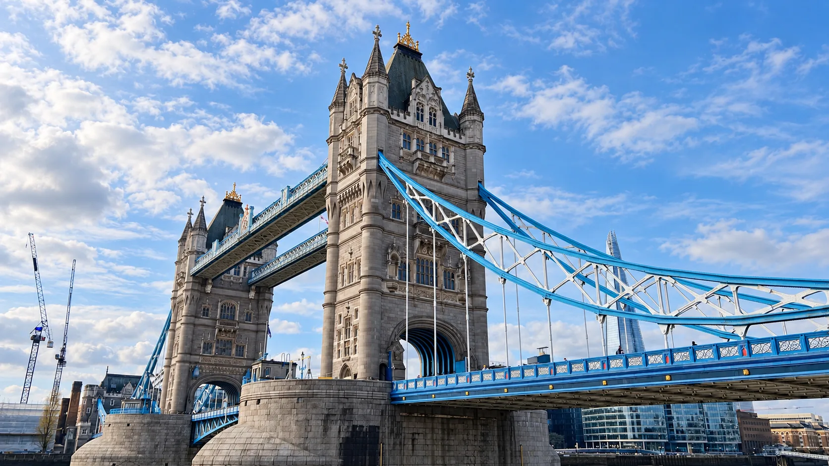Tower Bridge sobre el Támesis, en Londres